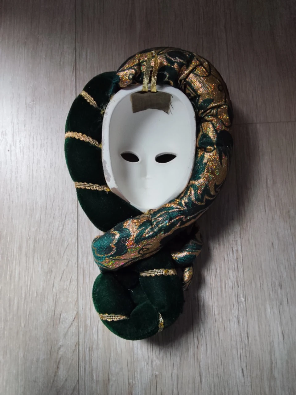 Venetiaans fluwelen masker groen met bevestiging – photo 3